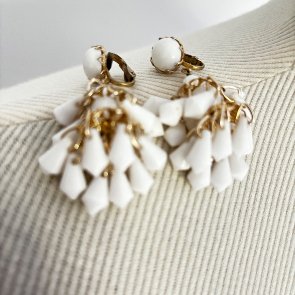 Vintage white chandelier style beaded plastic and metal 1970’s clip earrings